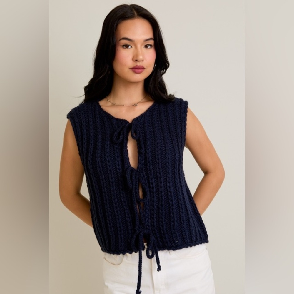 Round Neck Front Tie Chunky Sweater Vest - Le Lis